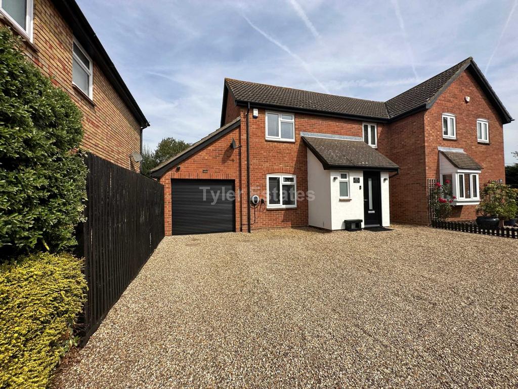 Cavendish Way, Basildon SS15 3 bed semidetached house for sale £450,000