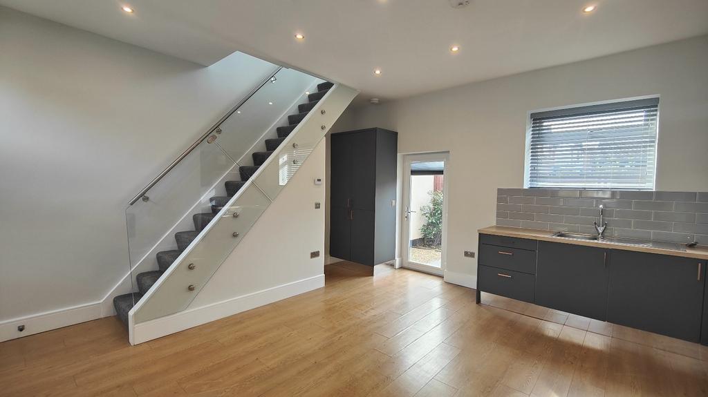 Cross Ryecroft Street, Ossett, West Yorkshire, WF5 2 bed end of terrace