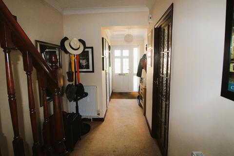 62 Avon Road, Upminster, RM14 1RE