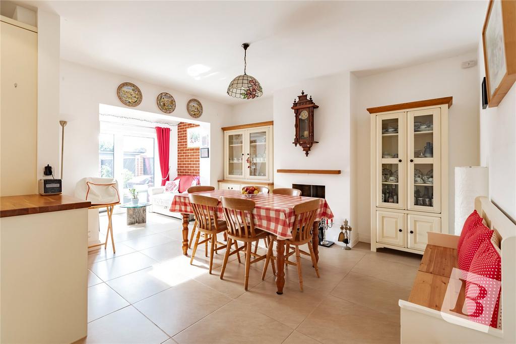 Dennis Road, Gravesend, Kent, DA11 4 bed terraced house for sale £450,000