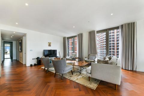 3 bedroom apartment to rent, Capital Building, Embassy Gardens, London, SW11