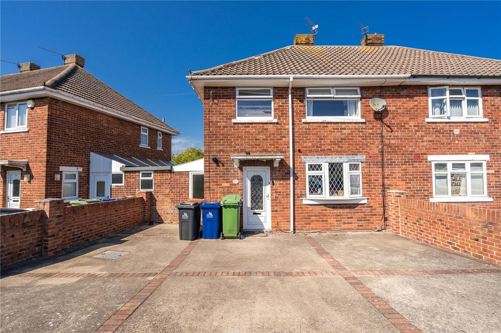 Thornton Crescent, CLEETHORPES, Lincolnshire, DN35 3 bed semidetached house for sale £165,000