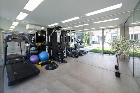 35 Boundary Road, London, NW8 0JE