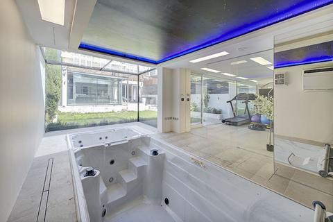35 Boundary Road, London, NW8 0JE