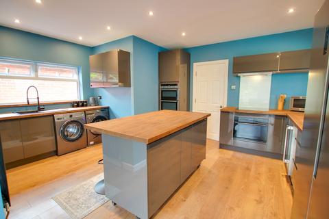 26 Burnham Chase, Southampton, SO18 5DF
