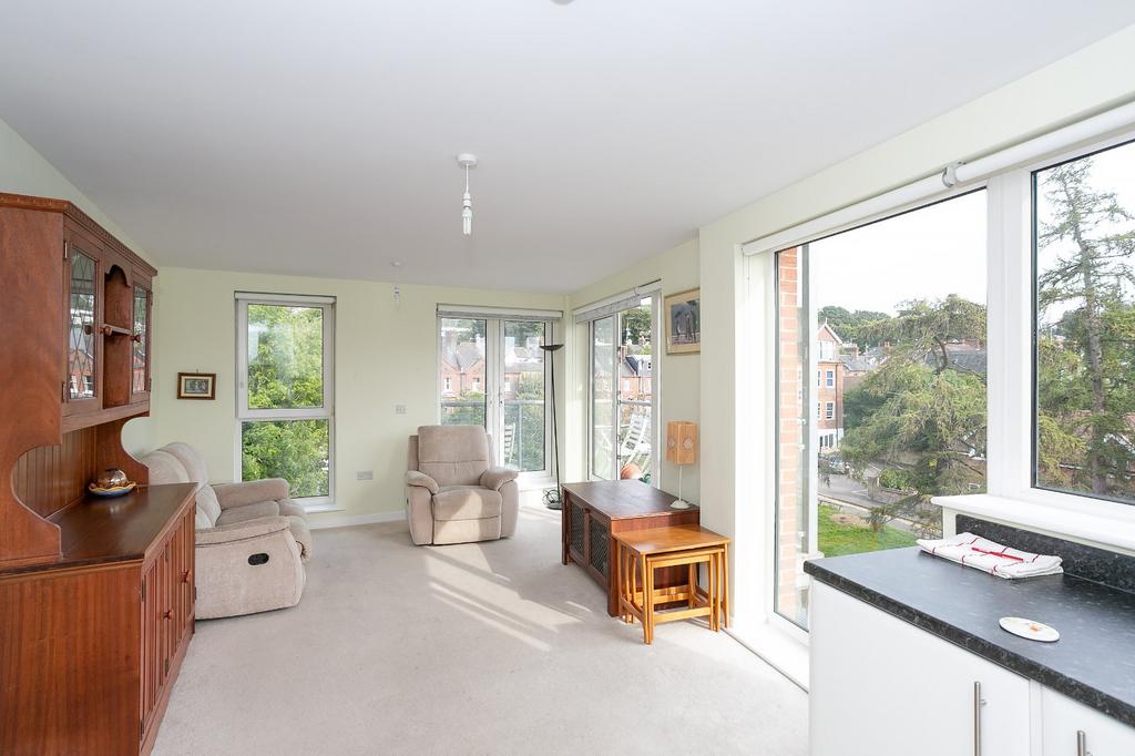 Midland Road, Hemel Hempstead, Hertfordshire, HP2 2 bed apartment for