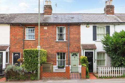 2 bedroom terraced house for sale - Heath Road, Weybridge, Surrey, KT13