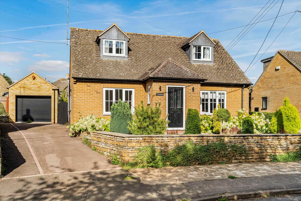 Duns Tew, Oxfordshire, OX25 3 bed detached house for sale £795,000