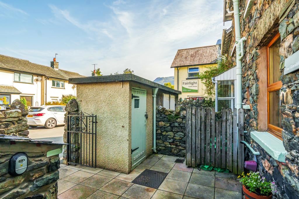 Front Garden with Store