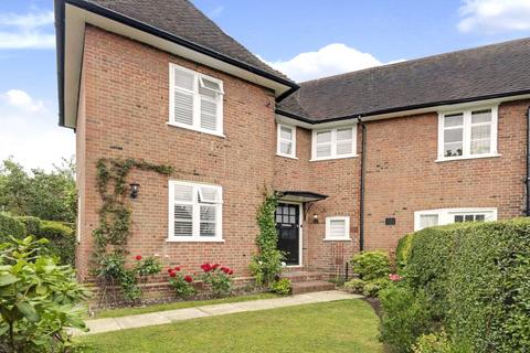 37 Hogarth Hill, London, NW11 6AY