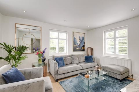 37 Hogarth Hill, London, NW11 6AY