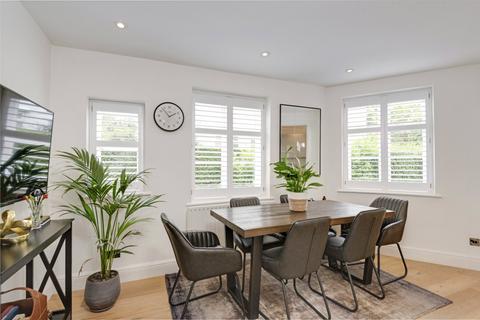 37 Hogarth Hill, London, NW11 6AY