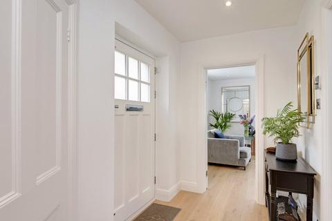 37 Hogarth Hill, London, NW11 6AY