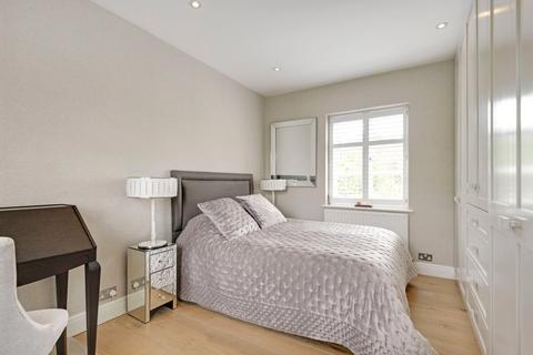 37 Hogarth Hill, London, NW11 6AY