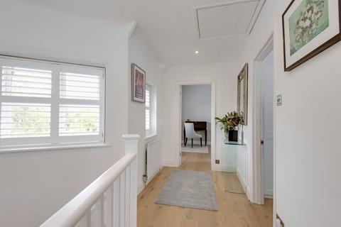 37 Hogarth Hill, London, NW11 6AY