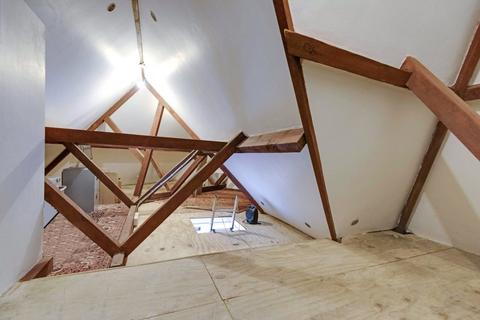 37 Hogarth Hill, London, NW11 6AY