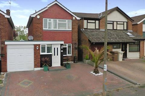 3 bedroom detached house to rent, Viking Way, Wickford, SS11