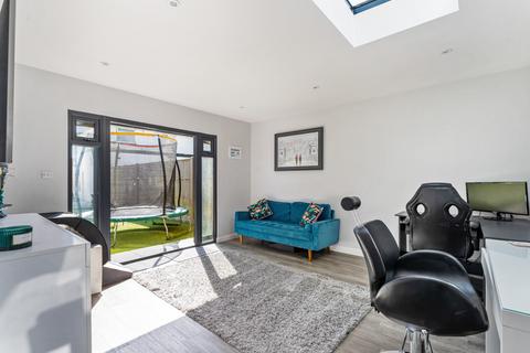 53 The Causeway, Carshalton, SM5 2LZ