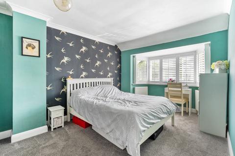 53 The Causeway, Carshalton, SM5 2LZ