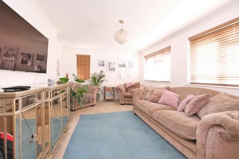 1 Renton Drive, Orpington, BR5 4HH
