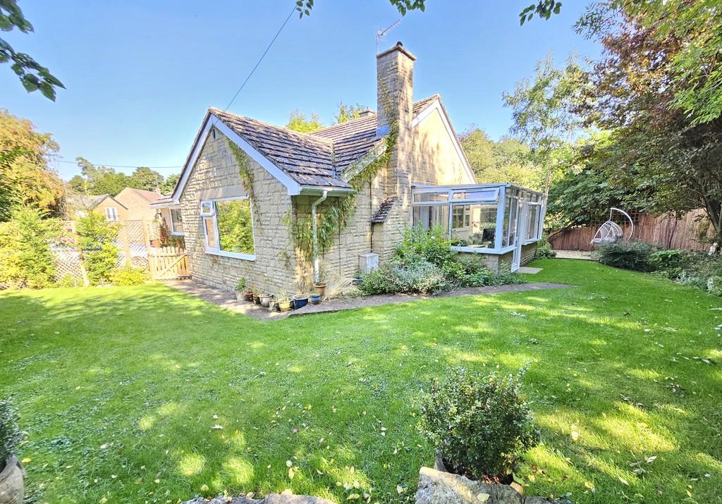 Valley Road, Finmere 2 bed detached bungalow for sale £400,000