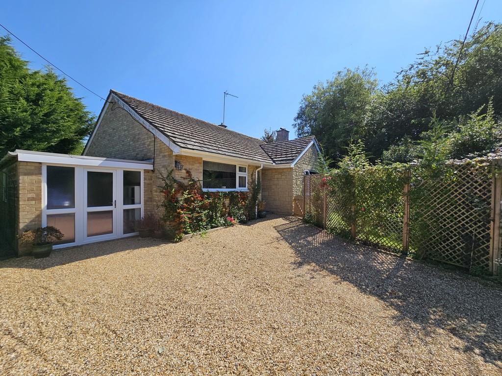 Valley Road, Finmere 2 bed detached bungalow for sale £400,000