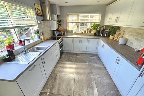 2 bedroom detached bungalow for sale, Valley Road, Finmere