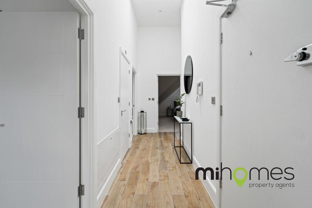 Leicester Road, EN5 3 bed penthouse for sale £600,000