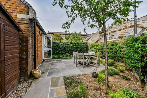 25 Roman Way, London, N7 8XE
