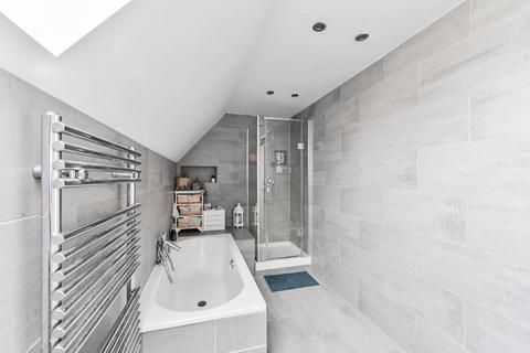 25 Roman Way, London, N7 8XE