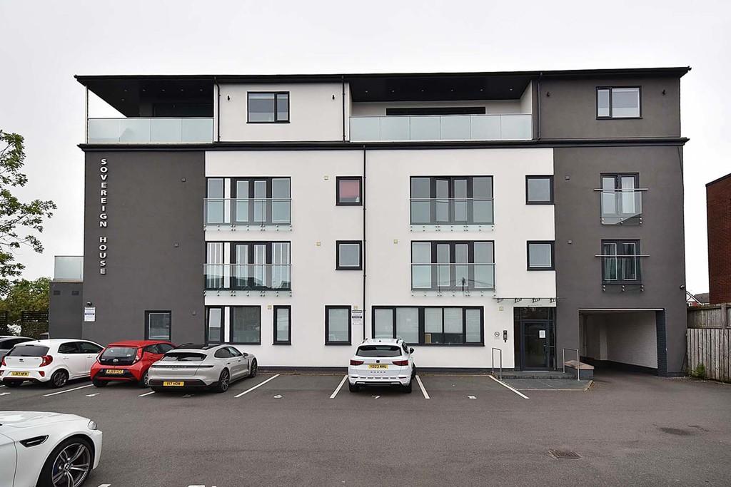 Queensway, Poynton 2 bed apartment to rent £1,195 pcm (£276 pw)