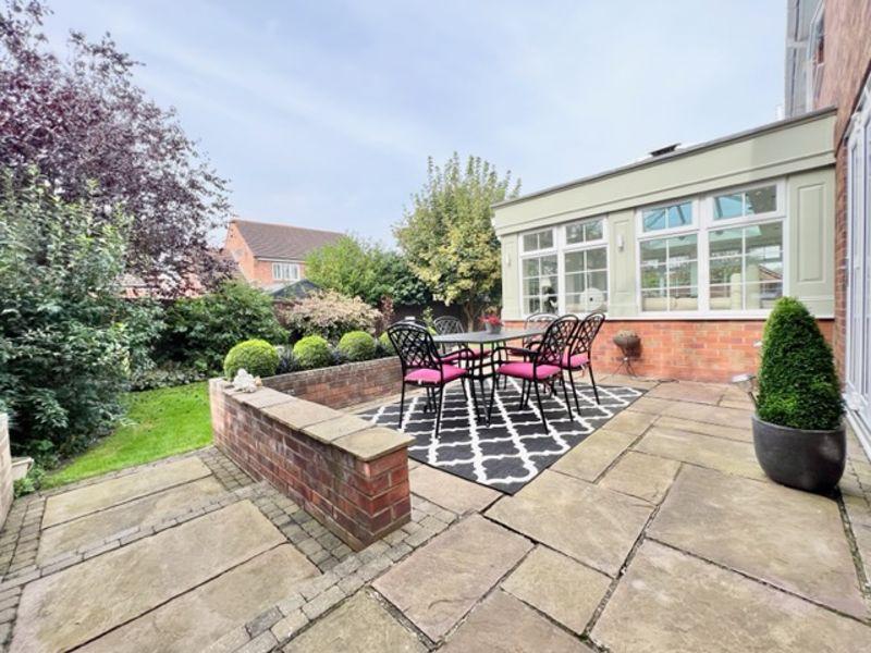 Patio area to garden