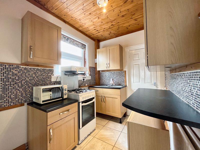 Longford Road, Neath Abbey, SA10 7HF 3 bed semidetached house £175,000