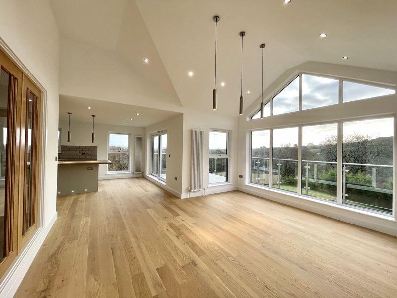 Kitchen / Dining...