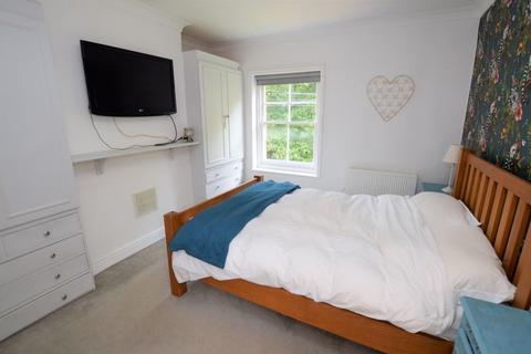 25 Eashing Lane, Godalming, GU7 2JZ