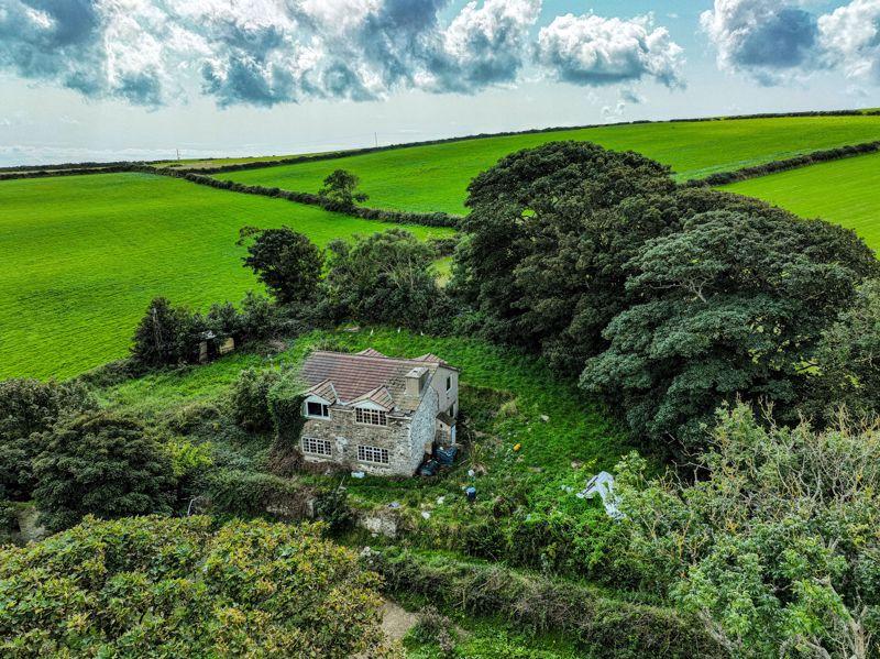 Lhergy House