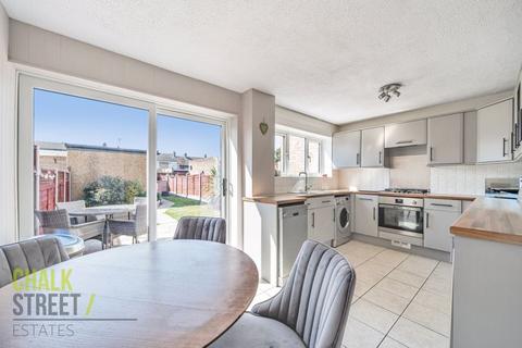 19 Flamingo Walk, Hornchurch, RM12 5QP