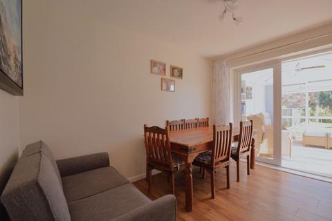 69 Cotmore Gardens, Thame, OX9 3NB
