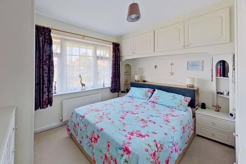 69 Cotmore Gardens, Thame, OX9 3NB