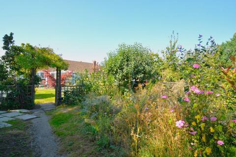69 Cotmore Gardens, Thame, OX9 3NB