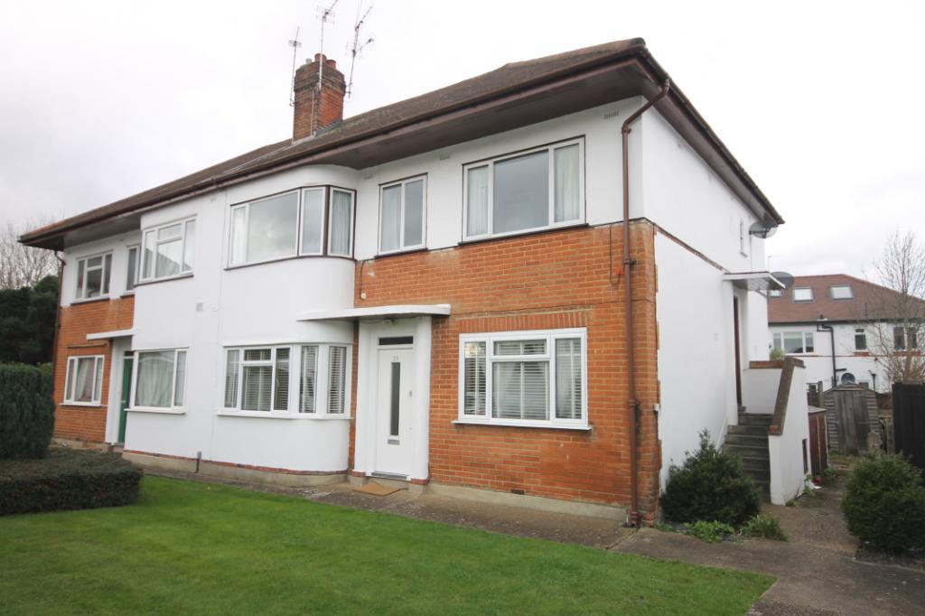 Fulwood Gardens, Twickenham... 3 bed £2,250 pcm (£519 pw)