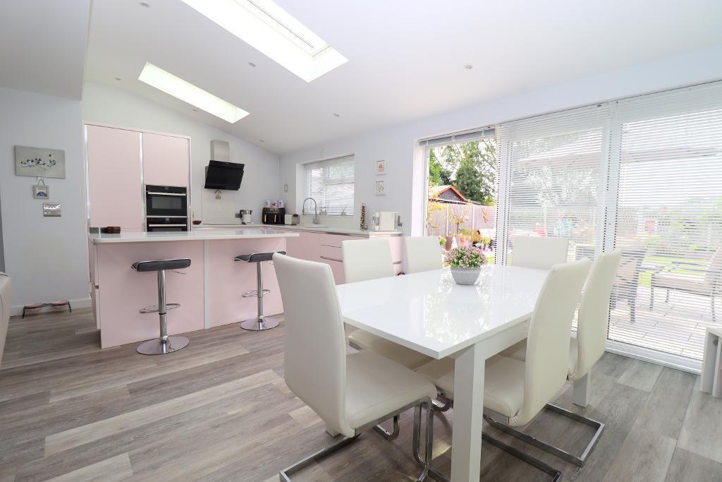 Ereswell Road, Limbury Mead, Luton, Bedfordshire, LU3 2UH 3 bed semi
