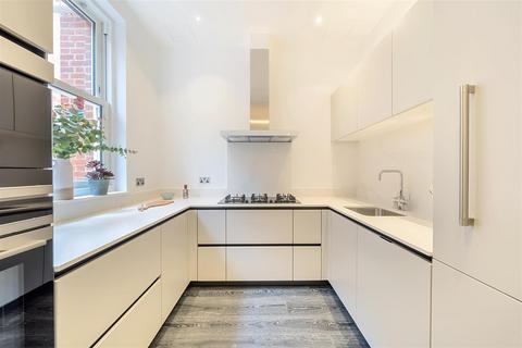 3 bedroom apartment for sale, Fitzjohn's Avenue, Hampstead, NW3