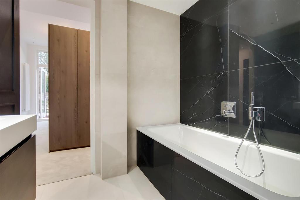 8 Main Ensuite-0.jpg