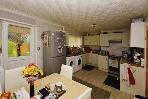 4 bedroom terraced house for sale, Netherton Road, Hull