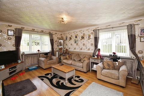 4 bedroom terraced house for sale, Netherton Road, Hull