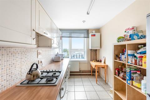2 bedroom flat for sale, Fellows Road, London