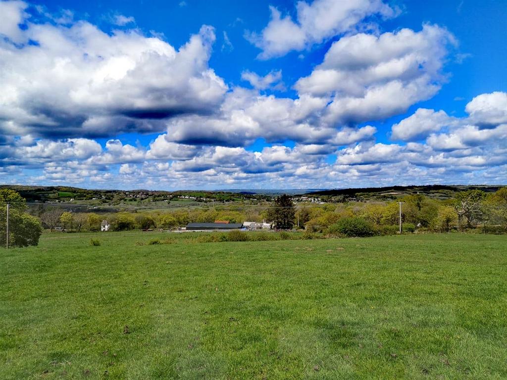 Bethesda Road, Pontyberem, Llanelli 4 bed property with land for sale