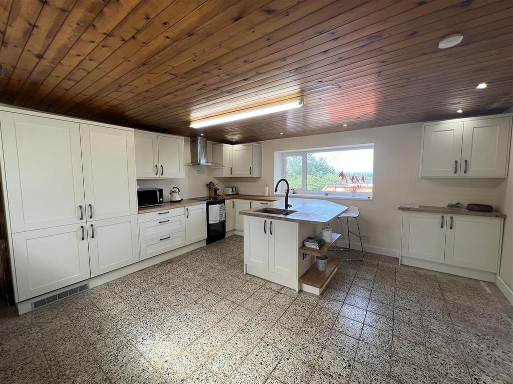 Kitchen/Breakfast Room