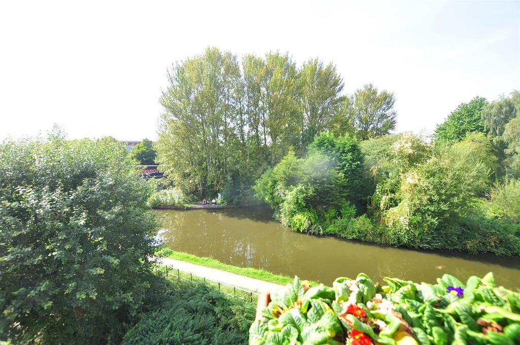 Purlin Wharf, Dudley 2 bed flat £128,000